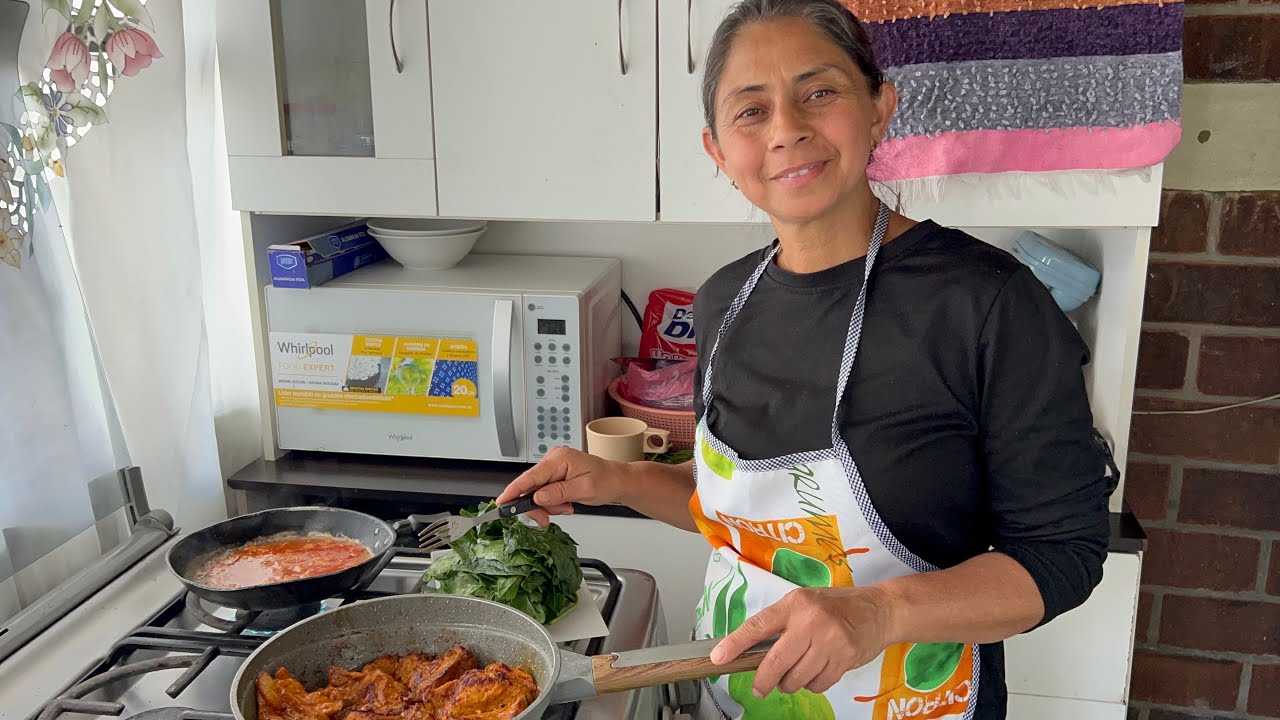 Espinaca 🌿con carne 🥩 adobada 🥰y aguacate 🥑 