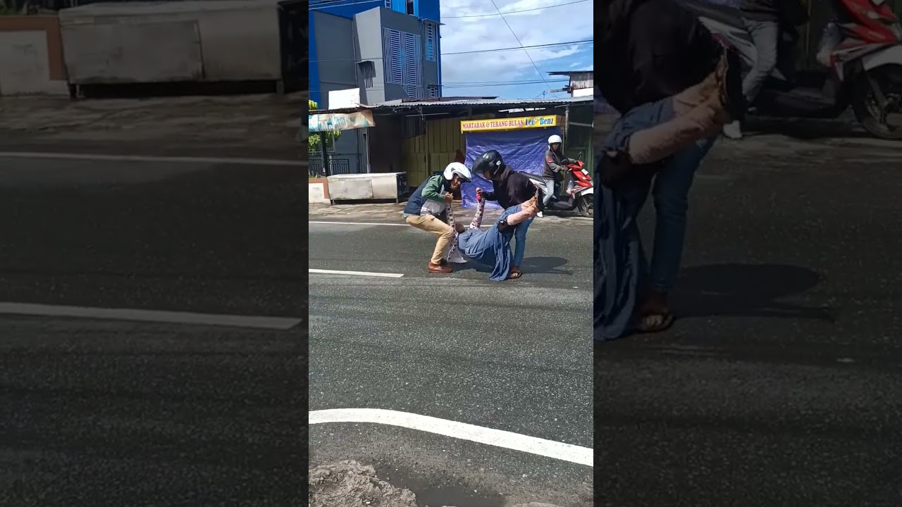 Я думал, что это авария с участием мотоцикла, но оказалось, что он притворился спящим посреди дор...