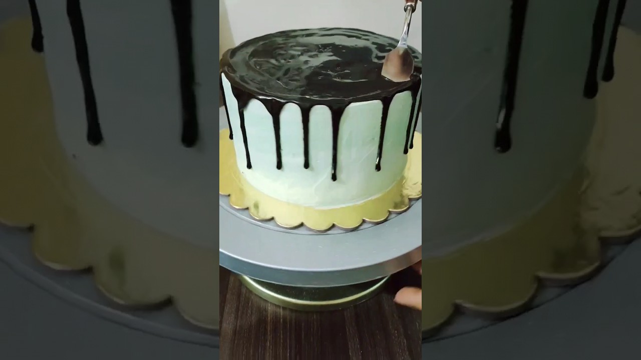 chocolate drip #cake #cakeshorts #cakedecorating #chocolatecake #caketutorial #cakedrips #cakemaking