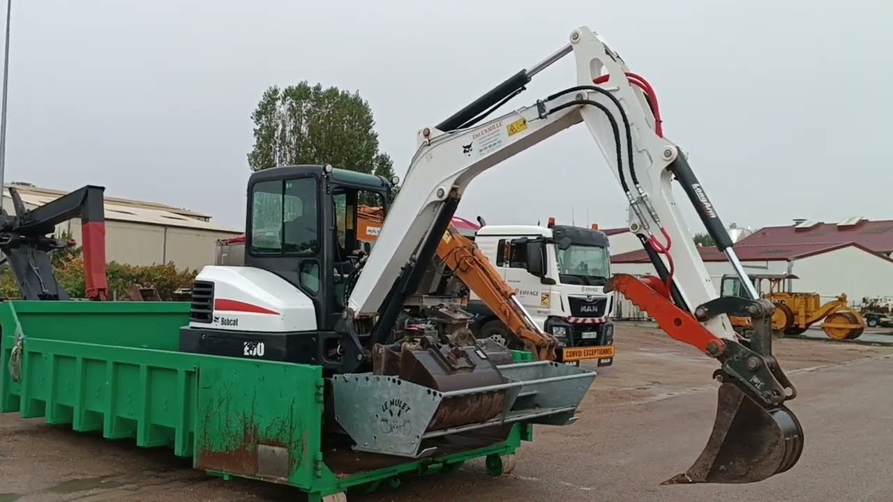Déchargement  | Bobcat E50 |  avec panier port godet le mulet