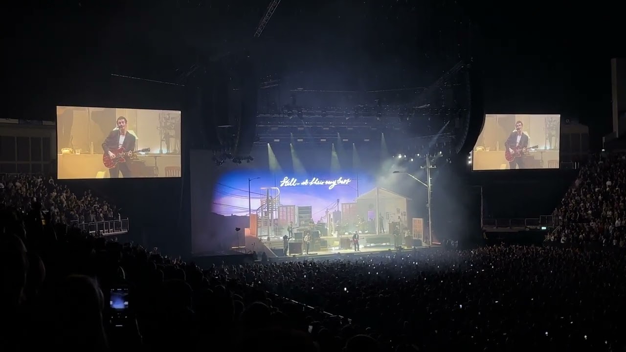 The 1975 - It's Not Living (If It's Not With You) (Live from The O2 London N4)