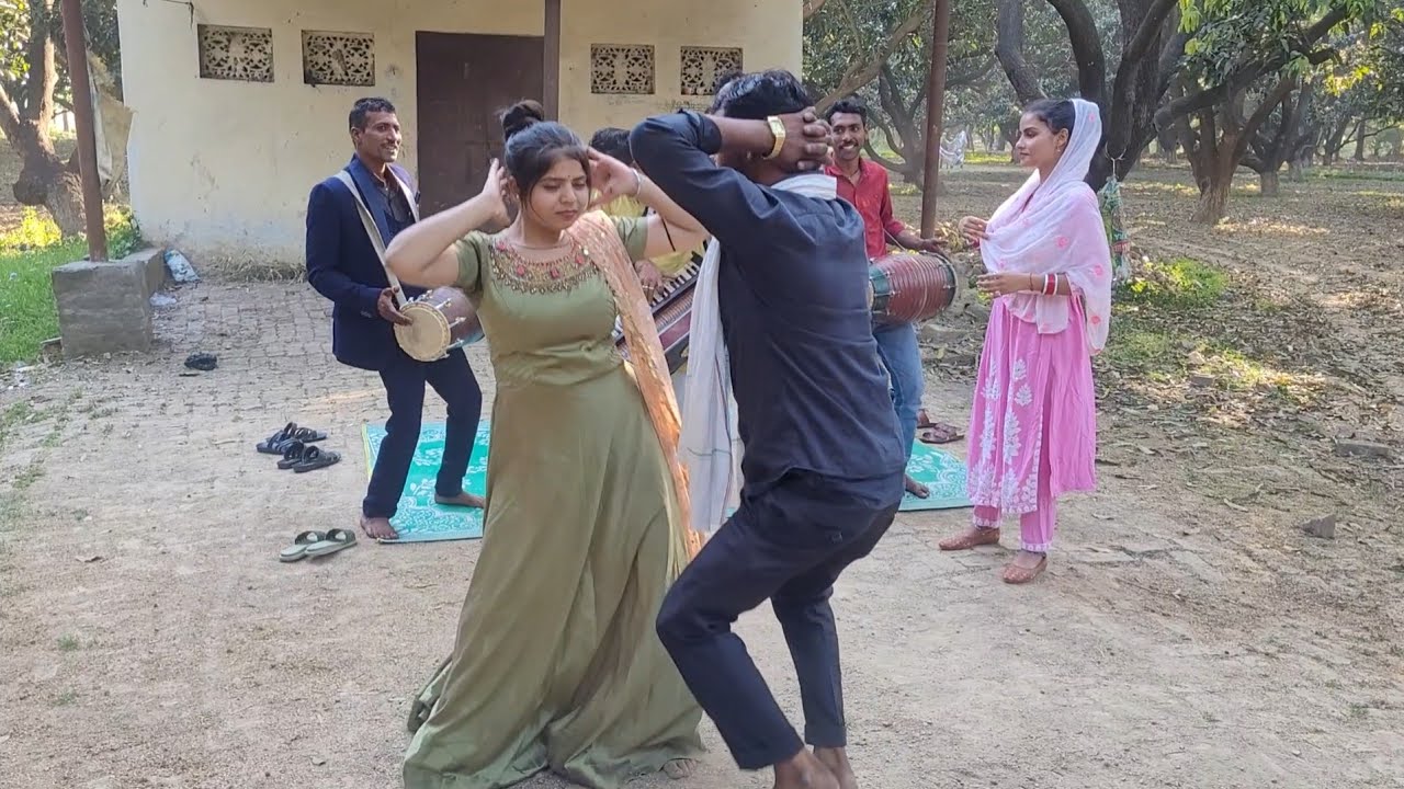 इस लड़की के ठुमके का हो गया दीवाना यह लड़का फिर साथ में किया डांस 🥰 | Khushi bhura Bachchan