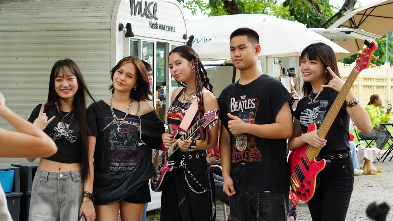 วง Rise of Angels ได้มาแสดงสดที่ Museum Siam ด้วยการผสมผสานดนตรีร่วมสมัยกับพื้นที่ประวัติศาสตร์🎵✨