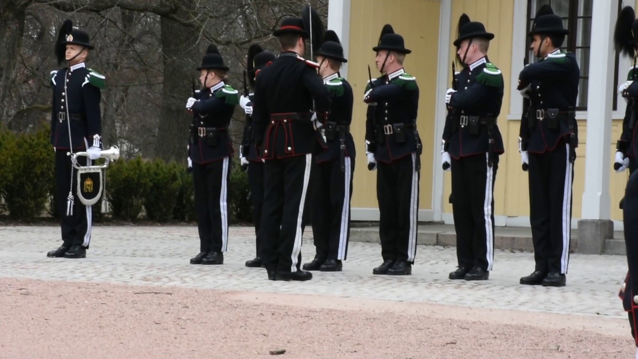 Royal Palace, Oslo - Changing of the Guard