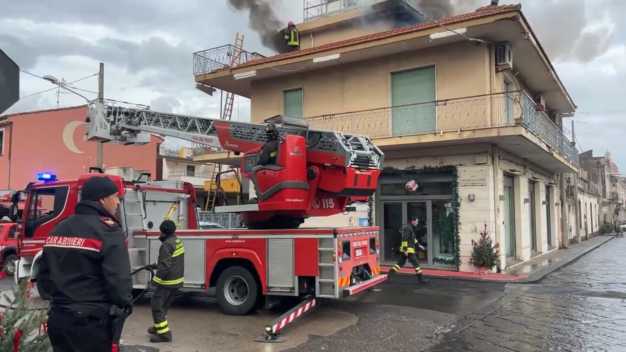 Lo spaventoso incendio di Riposto