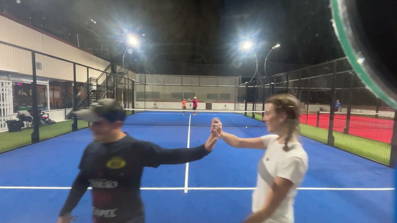 Pádel mixto por amor a la amistad