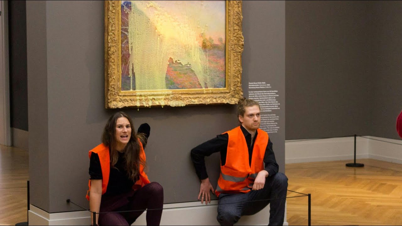 Klima-Aktivisten bewerfen Monet-Gemälde in Potsdam mit Kartoffelbrei | AFP
