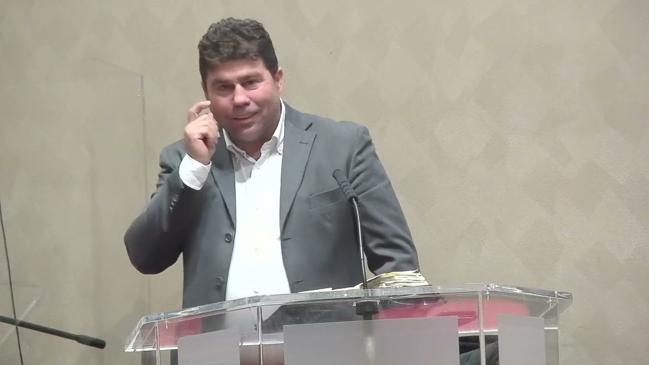 Semănătorul între două ogoare I Liviu Negru