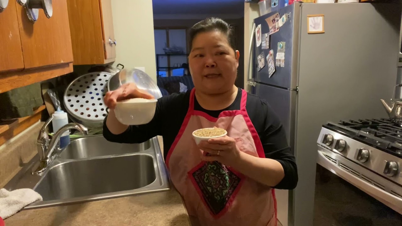 Hmong food: rice pudding/ua mov kua di