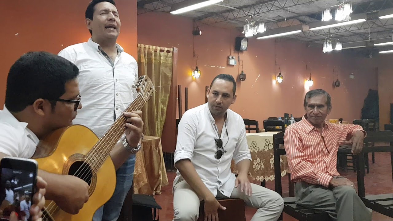 Carlos Castillo y Carlos Condor con Guillermo Martinez