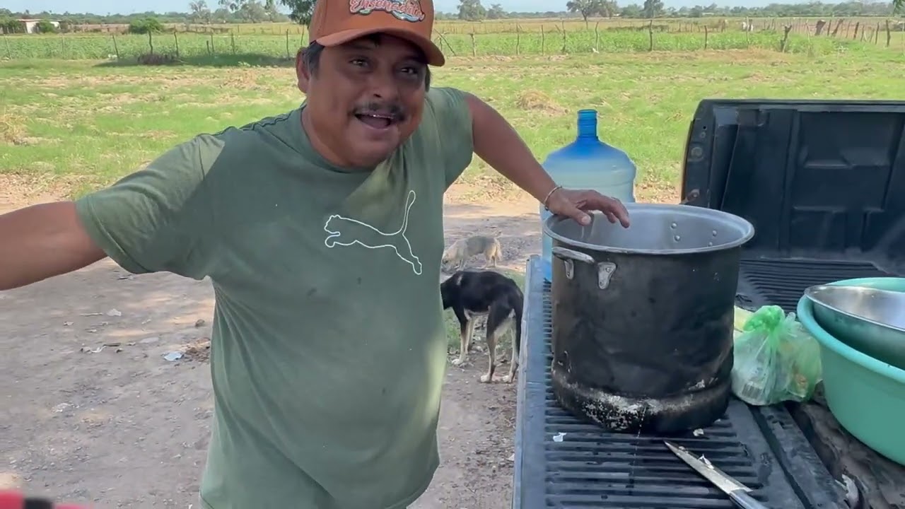 Pozole de puerco en la tatema muy rico desde el árbol de la felicidad 