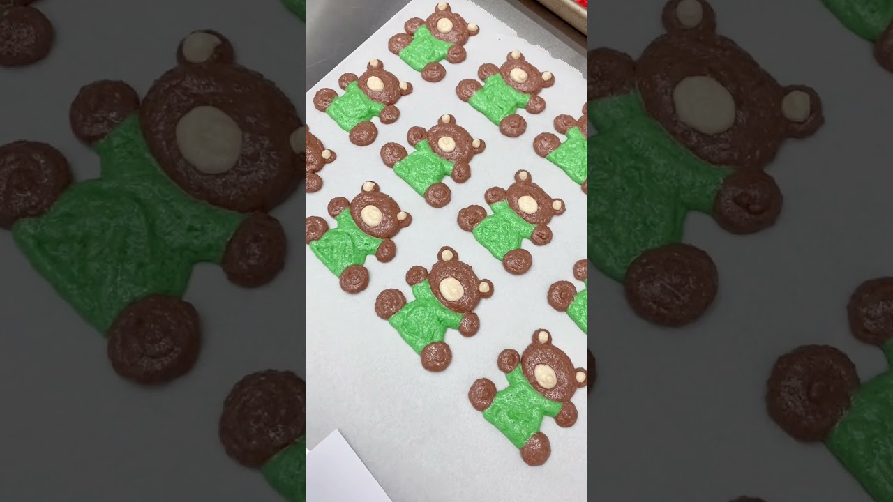 Wanna try some Christmas Macaron ⛄️🎅🏻🎄?