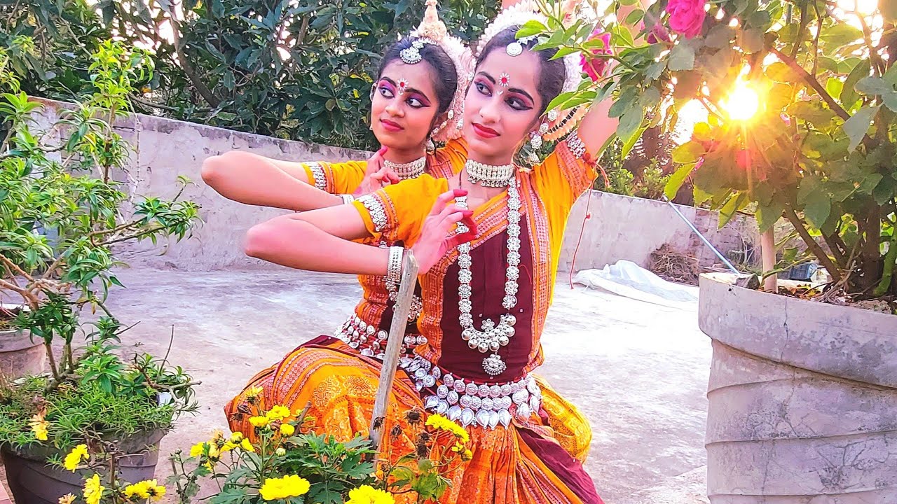 SHREE MANDIRA|| title song  || cover by || Babita and Bagmita in Odissi
