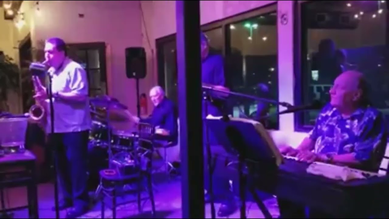 Lee Liscano sitting in at Katz21.