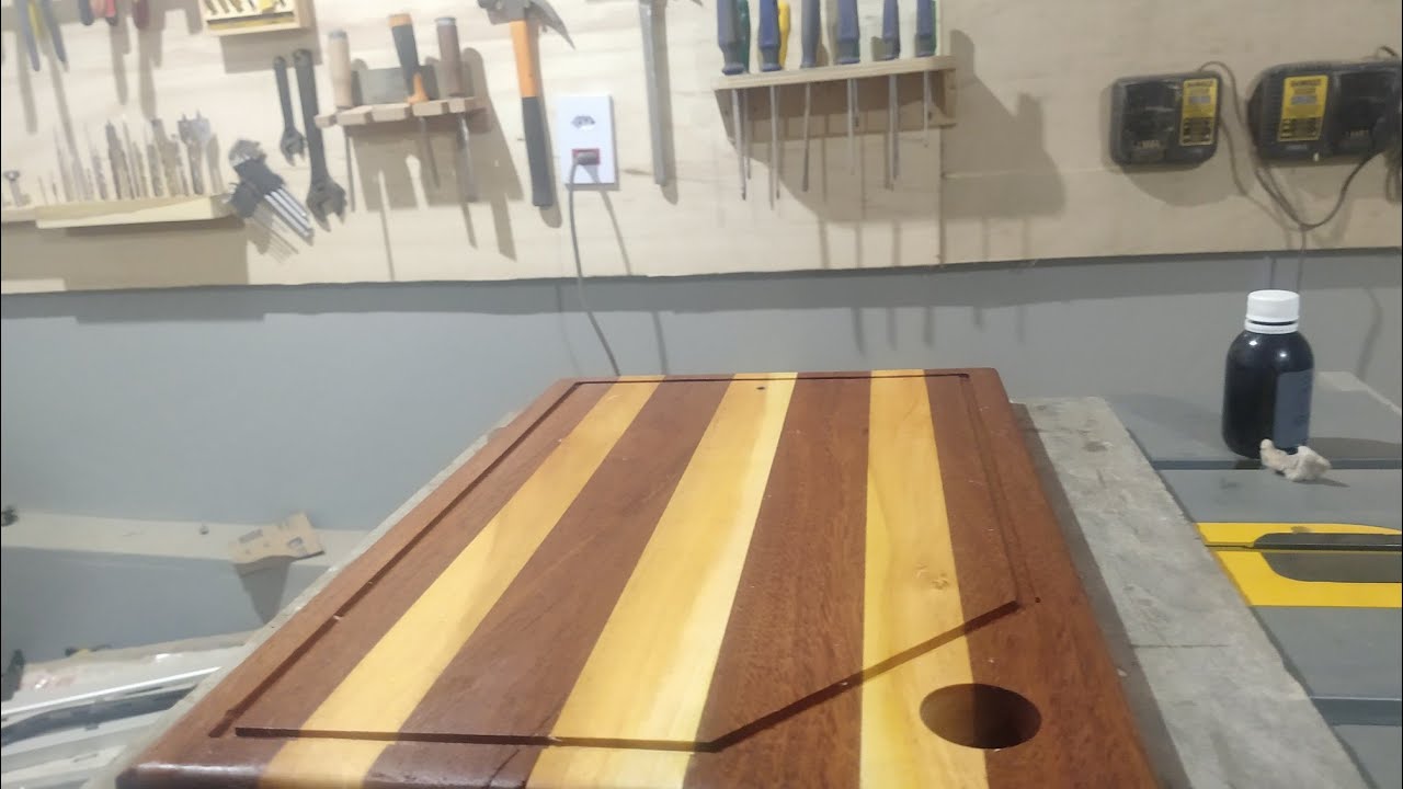 TÁBUA DE CORTE EM MARCHETARIA/Marquetry cutting board