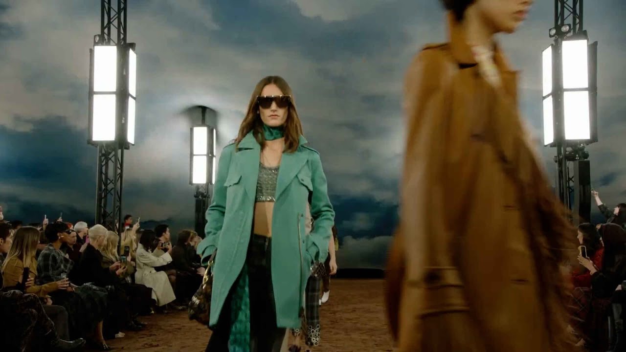 Burberry: Προσπάθεια ανάκαμψης με βρετανικό στιλ