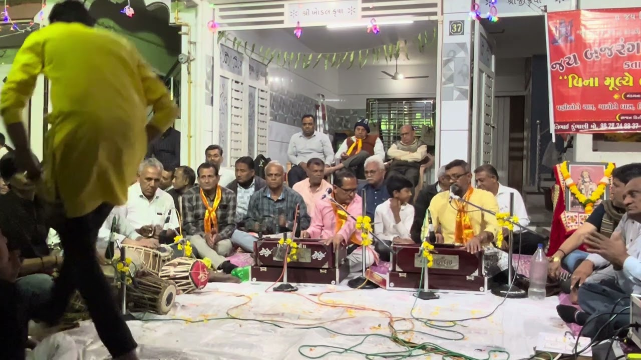 હળવા હળવા રે રથ હાંકો By Paresh Bodar,J.P.Kumbhani/JAY BAJRANG BHAJAN MANDAL KATARGAM SURAT.