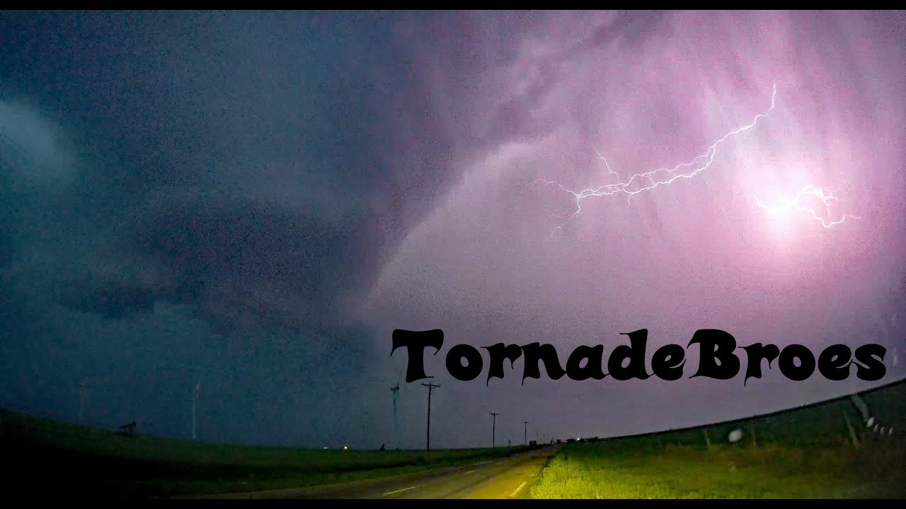 Orages violents supercellulaires très électriques au Texas, le 17 mai 2023 (partie 1)