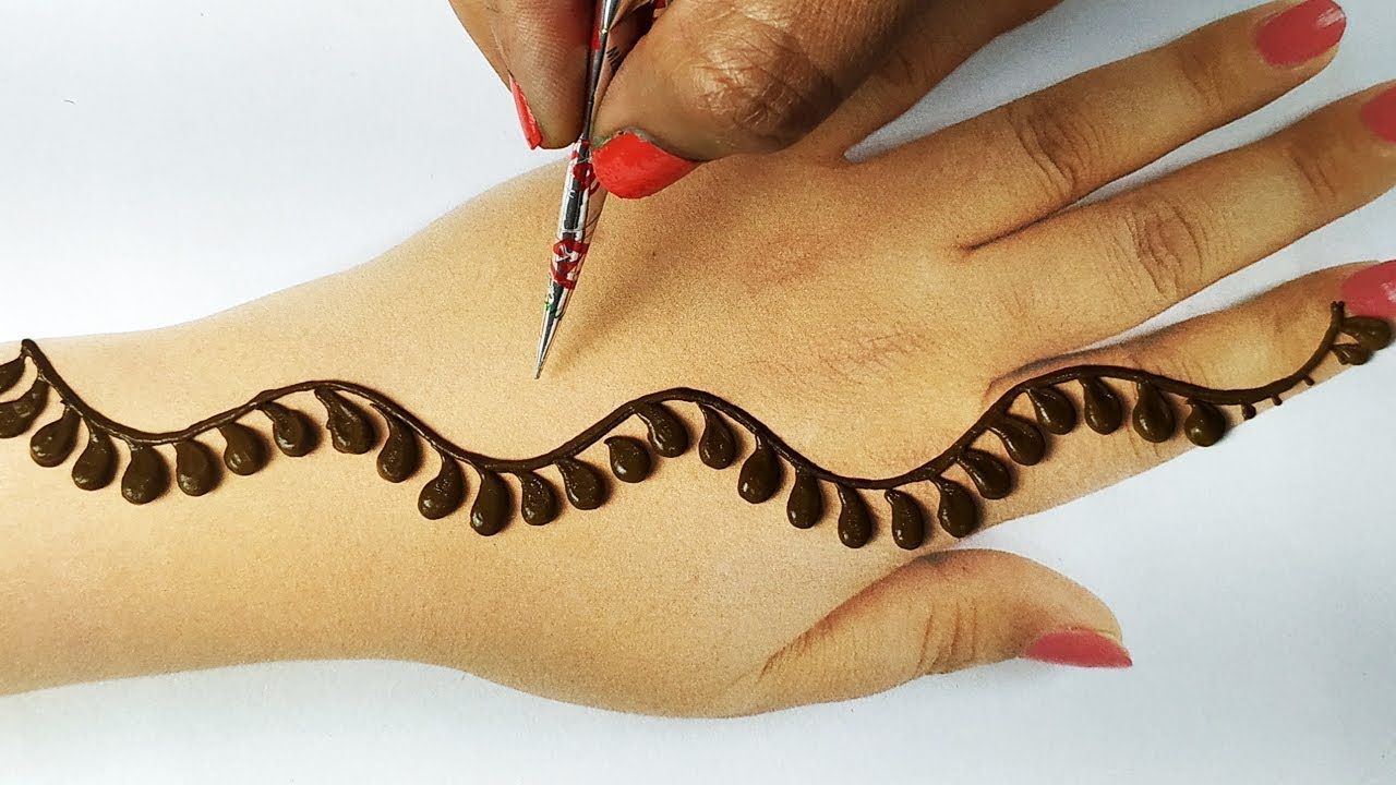 आसान राखी मेहँदी लगाना सीखे - बहुत सरल गोल टिक्की मेहँदी ट्रिक - Stylish Easy Backhand Mehndi Design