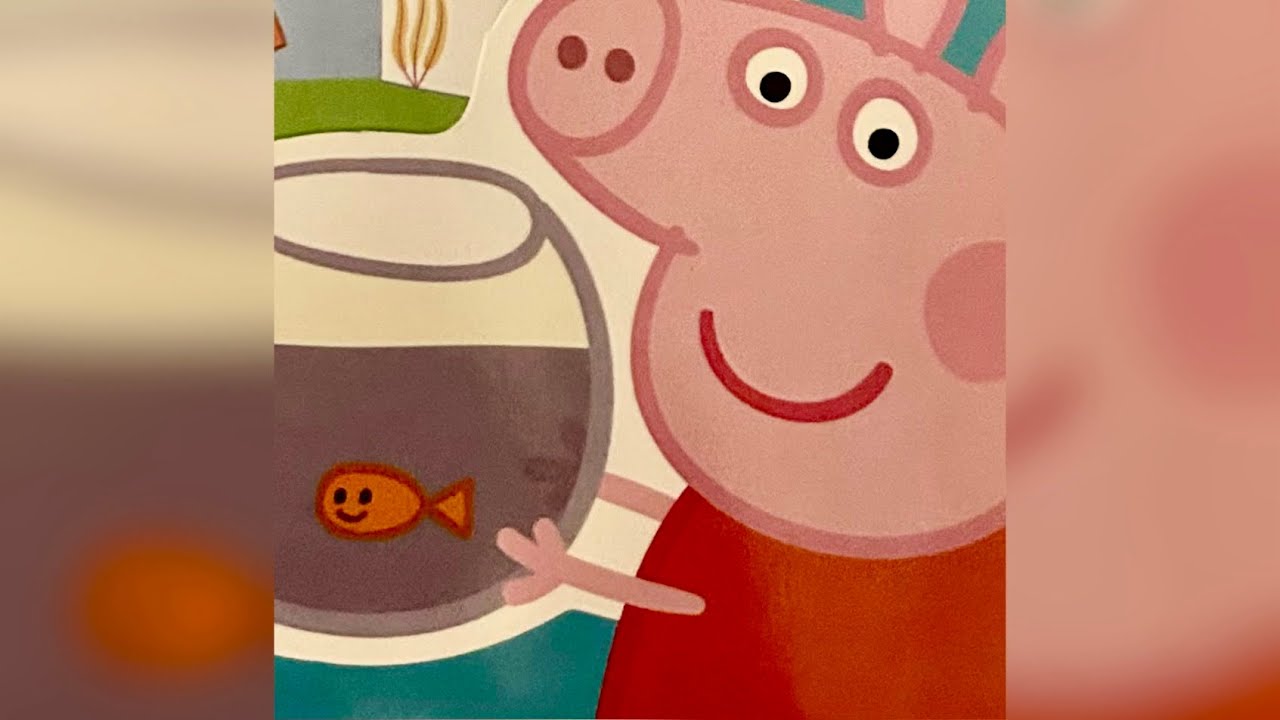 Peppa visits the aquarium 🐠 🐷 ￼