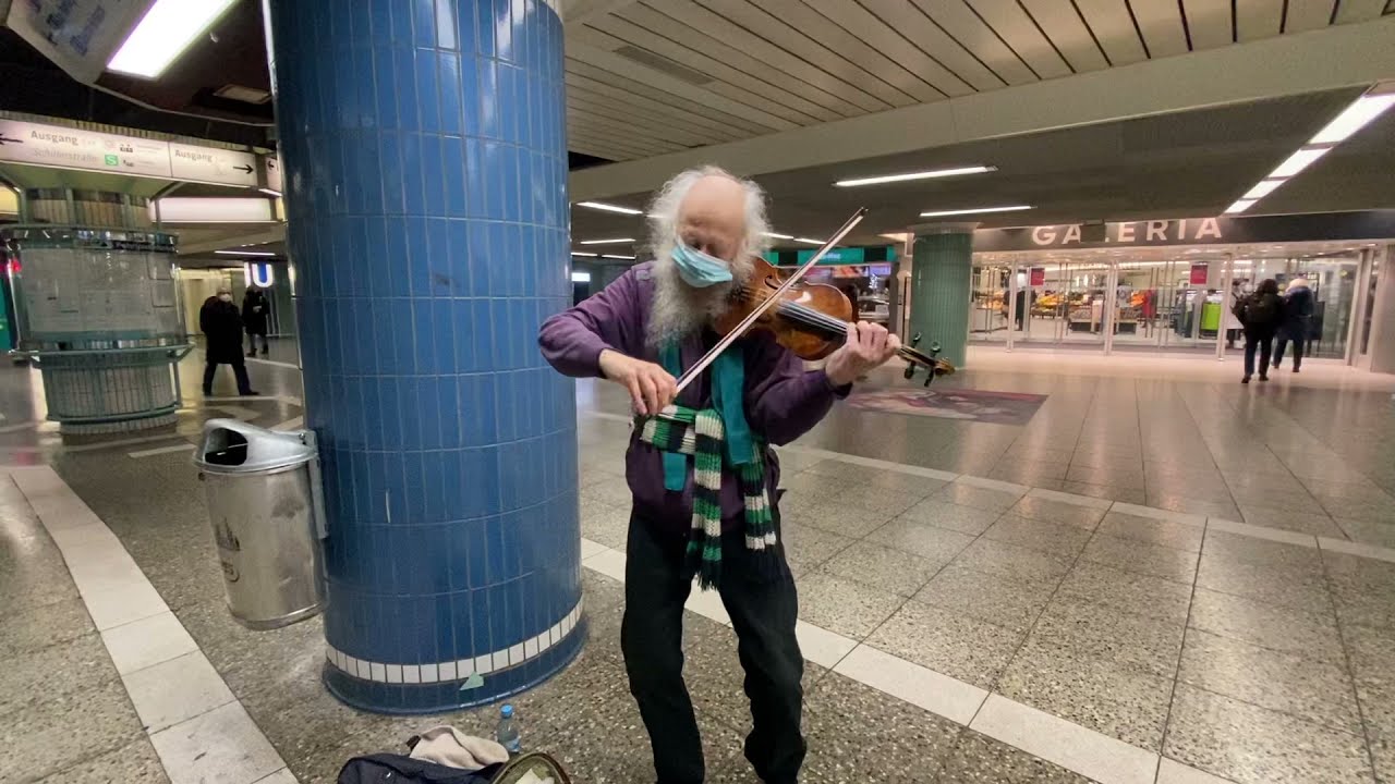 Passionate Violinist at the Frankfurt Hauptwache