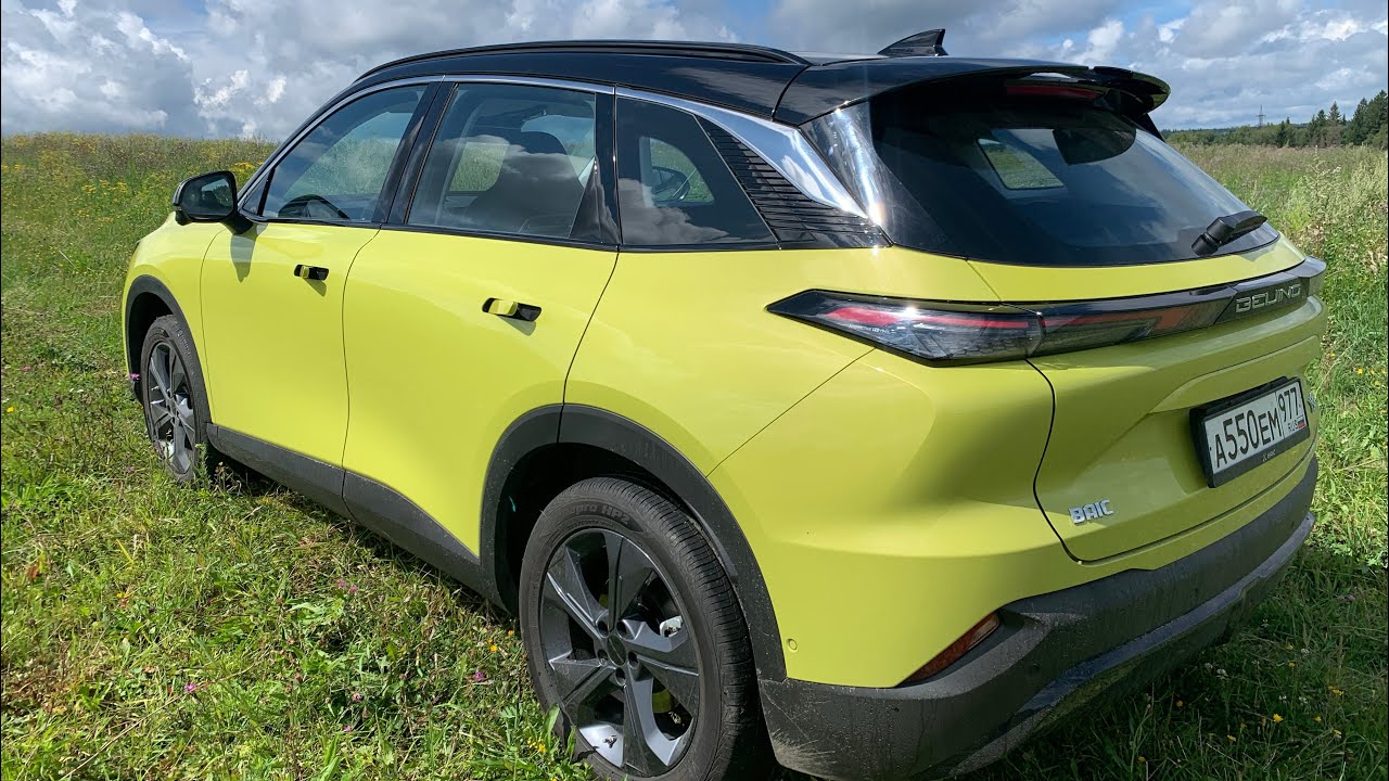 Взял Baic X55 - ярко по трассе идет