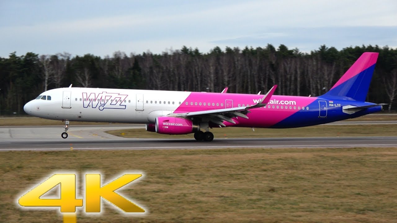 Samoloty Wizz Air - lądowanie na lotnisku w Gdańsku.