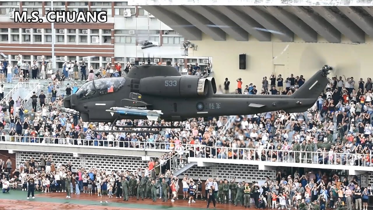 114/04/19【軍隊】逢甲大學操場  AH-1W眼鏡蛇攻擊直升機、UH-60M黑鷹直升機起飛 Day-2