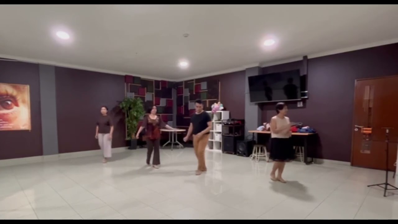 OFF THE TRACK - Line Dance