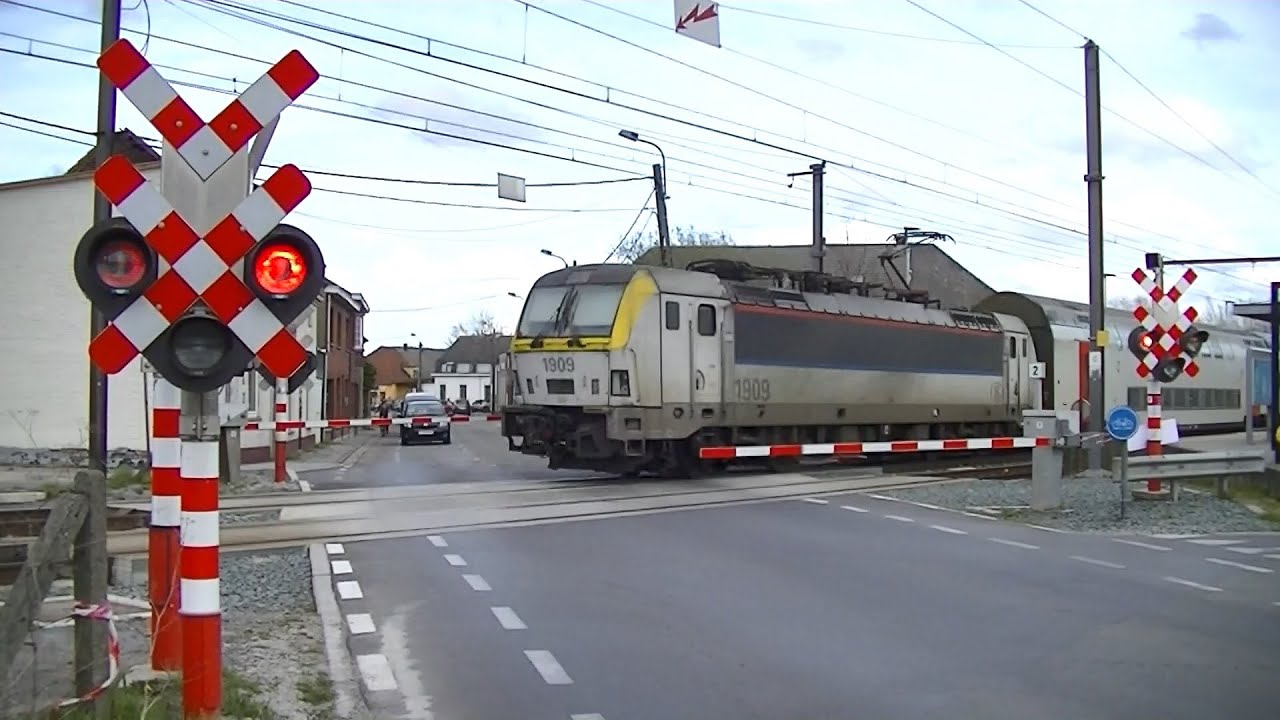 Spoorwegovergang Baasrode-Zuid (B) // Railroad crossing // Passage à niveau