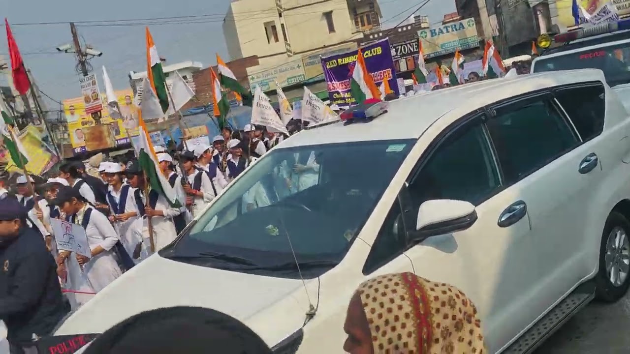 Mukerian pahunch gaye governor Sahab 