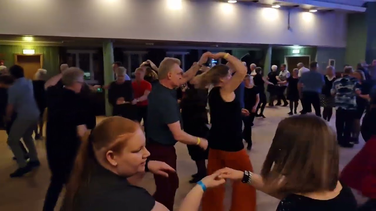 Martinez p&aring; Tingvang Glade Dansevenner del 1