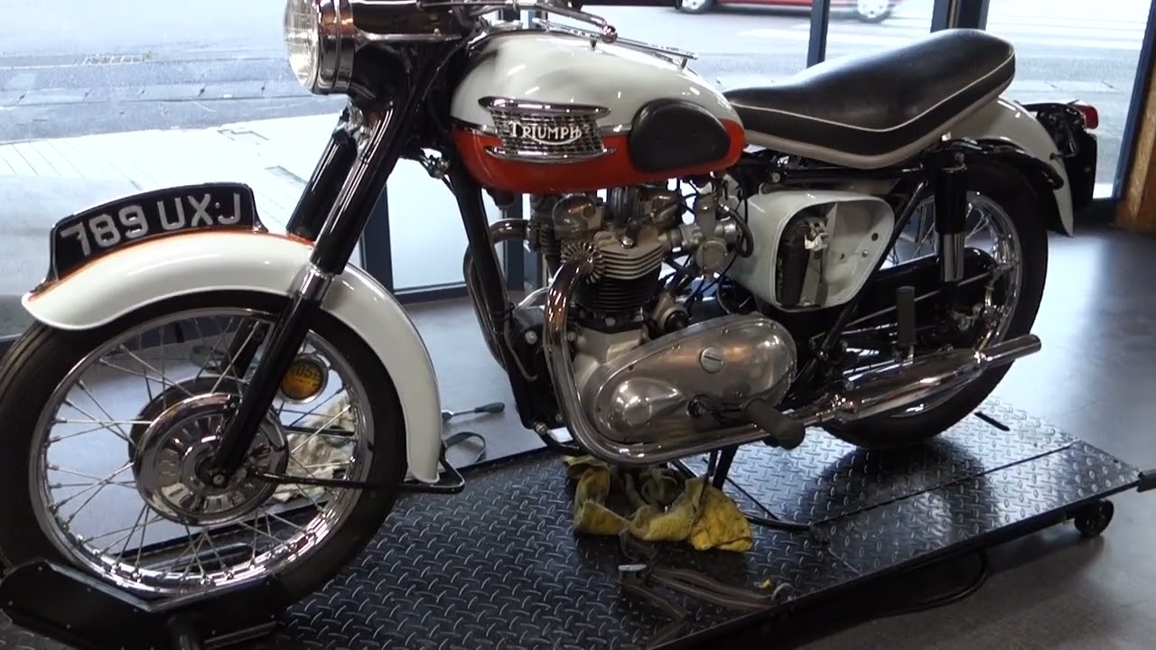1959 Triumph T120 & 1959 Triumph T120.