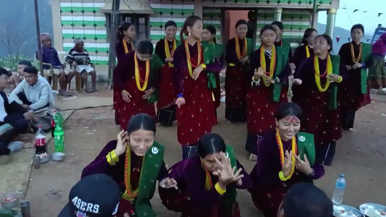 Baseni Sali haru sang dhodeni ko vena ko haru kaurah nach