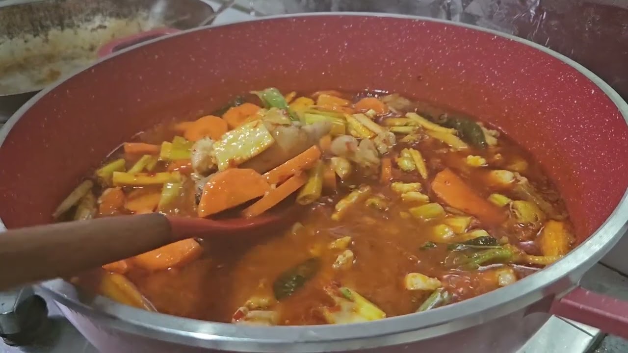 TOMYAM AYAM THAI PEDAS & PEKAT