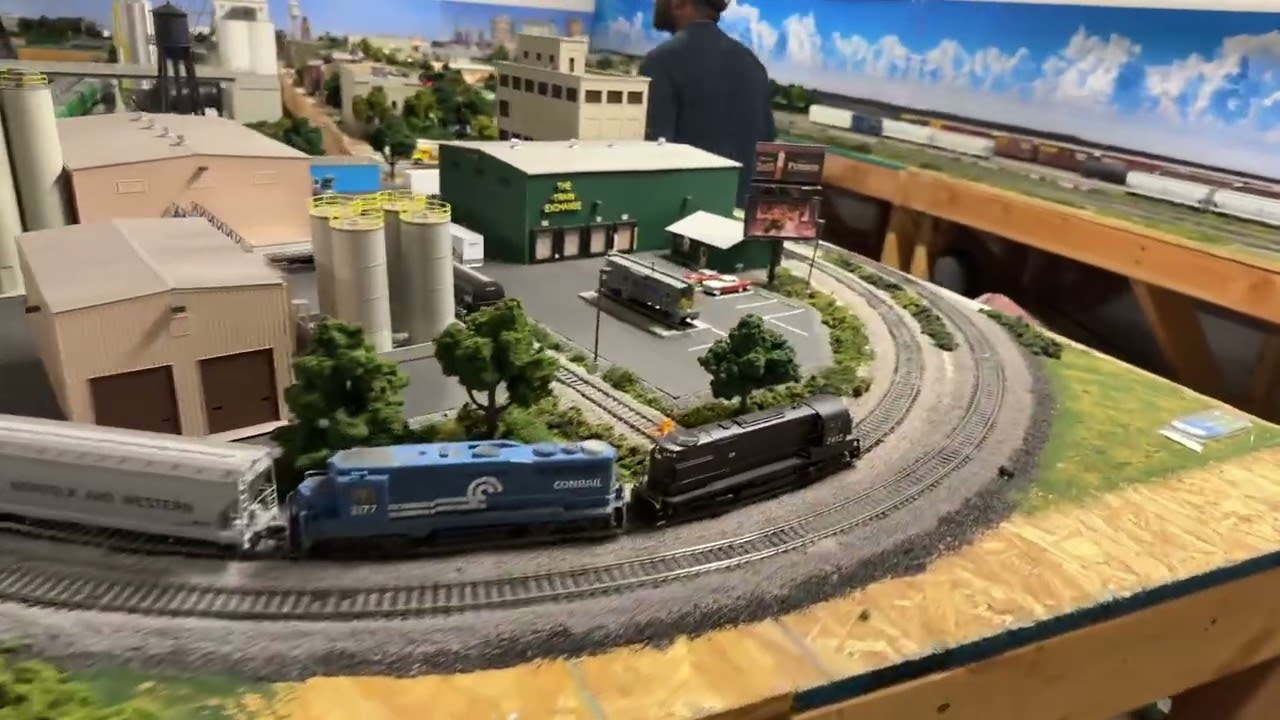 Justin’s NS layout. #train #modeltrainlayout #railroad #railfan #NS Railroad #prototypetrains