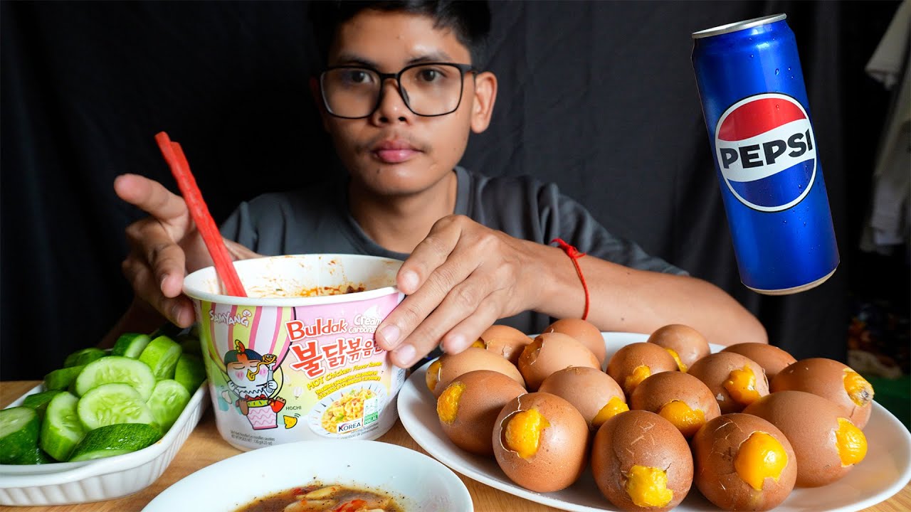 Eating Spicy Noodles & Roast Eggs ASMR MUKBANG
