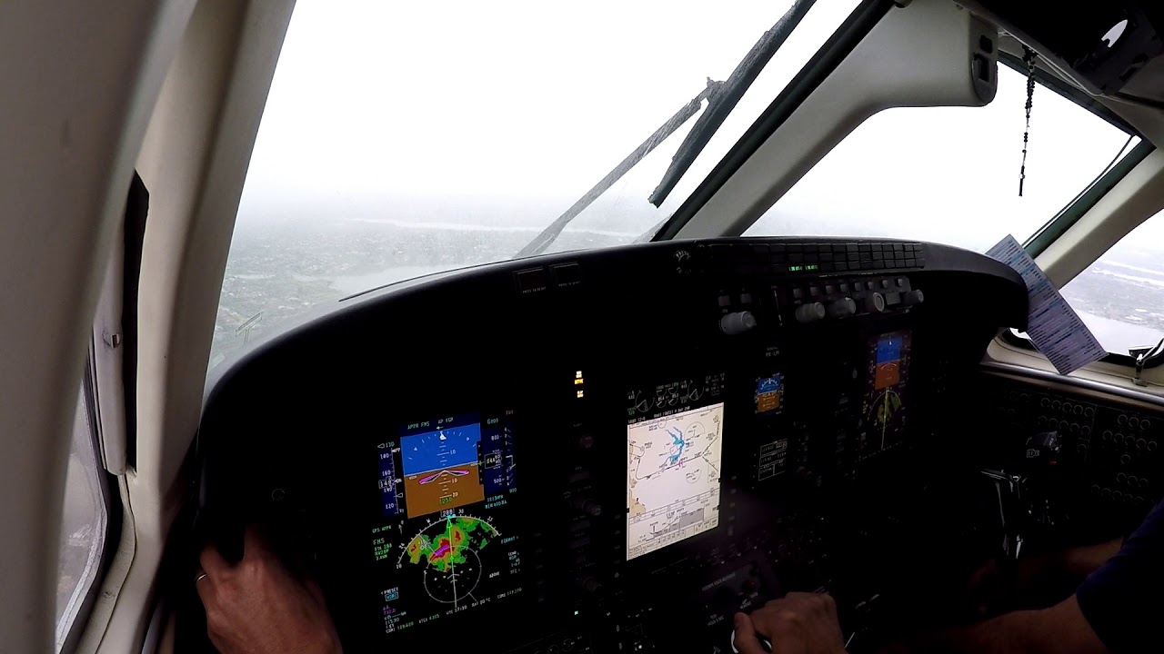 Beechcraft King Air C90 GTi - Chuva fraca na aproximação RNAV em Brasília/DF