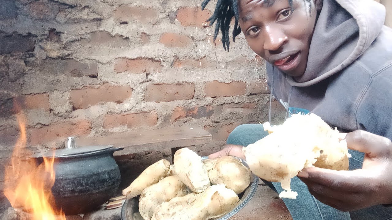 Daily Life At The Village In Kenya Africa (We Cooked Sweet Potatoes) || Davy Jnr
