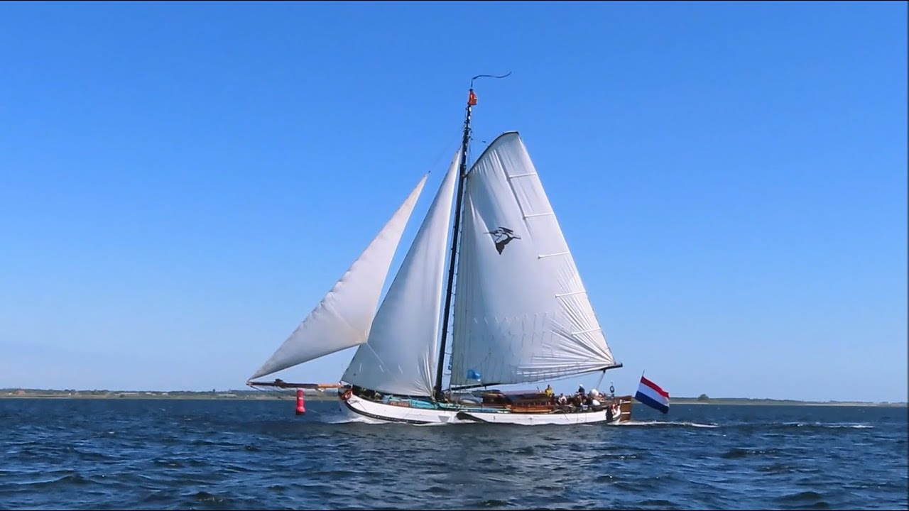 Kris kras zeilend over het IJsselmeer, een compilatie van de afgelopen jaren. deel 1