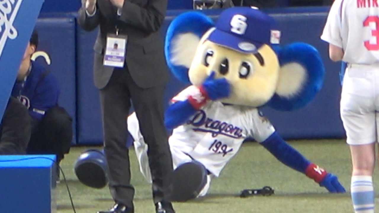 来日初のお立ち台で不慣れなサノーを見て笑い転げるドアラ（笑）