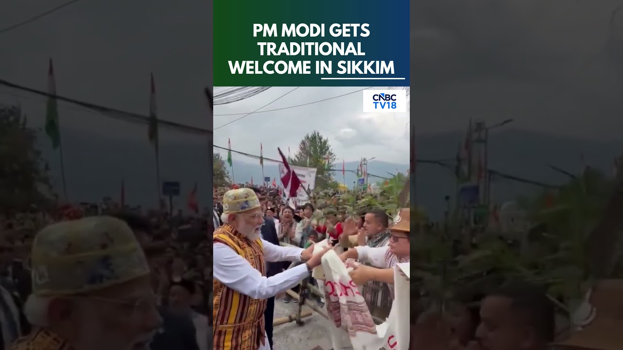 PM Modi&rsquo;s Warm Cultural Welcome In Sikkim Goes Viral | Gangtok News | PM Modi Viral Video | N18S