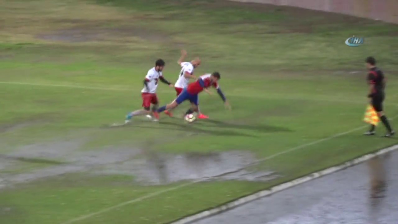 Yeşil Sahalarda Su Topu Gibi Futbol Maçı