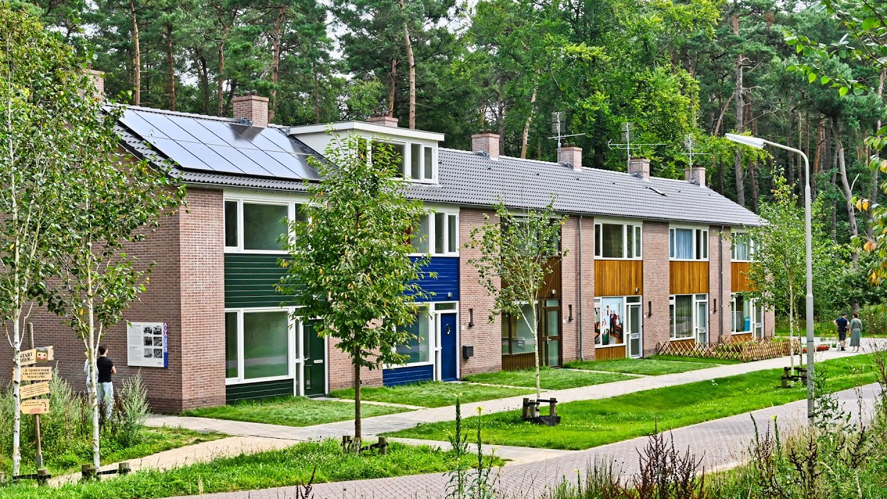 2024 Nederlandse Openluchtmuseum Arnhem doorzonwoningen en tramreis