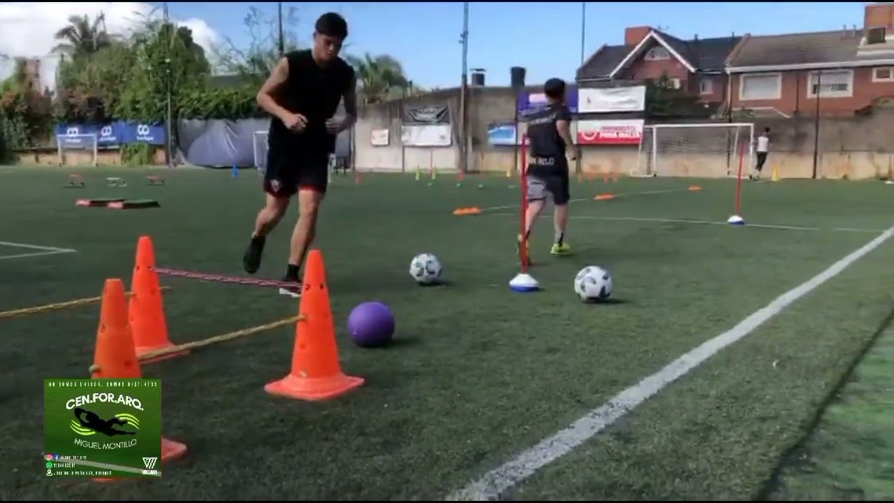 Miguel Montillo entren de arqueros
