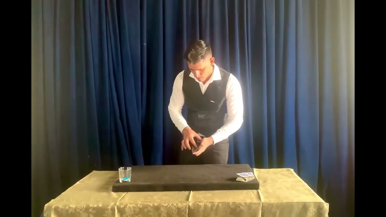“Las cartas engañan a los ojos… pero las monedas engañan a la realidad. 😎🎩🪄#magia #ilusionismo 