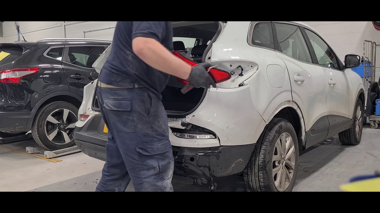 How to remove a 2019 Renault Kadjar rear bumper...