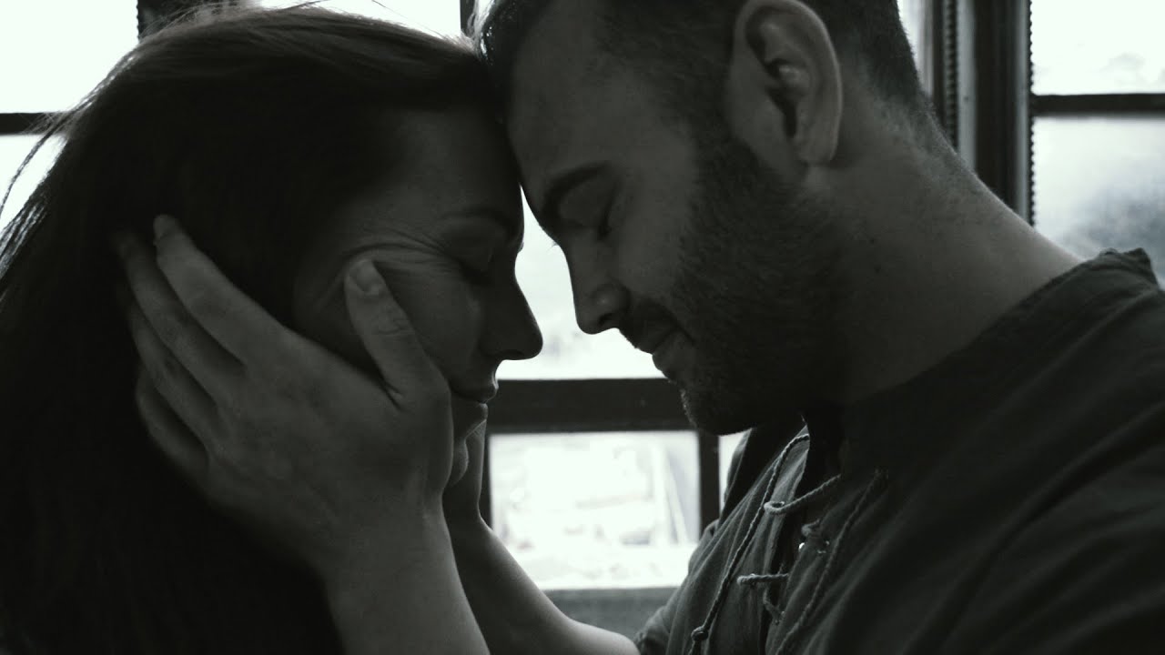 SHÉ - AMOR EN COMA (Videoclip Oficial) #TIEMPOVOL3