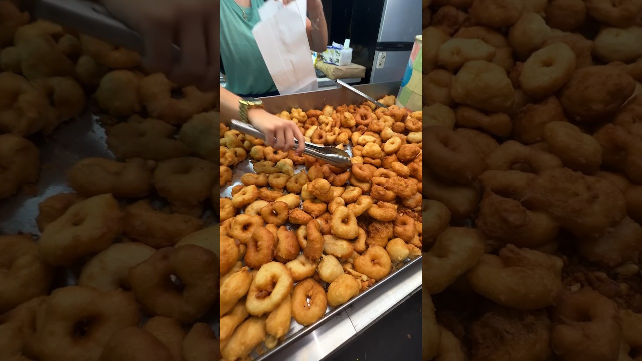 Can’t go to the feast without fried zeppole! 