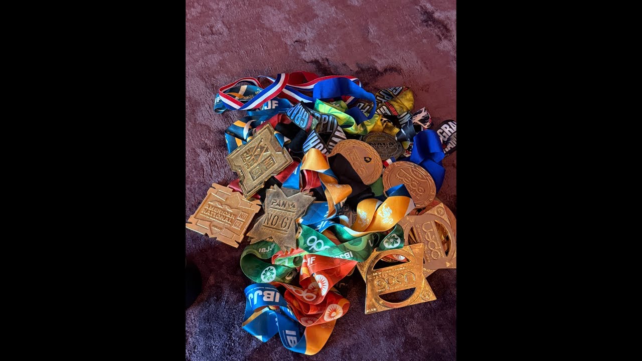 Watch this 53 yr old Marines reflexes!